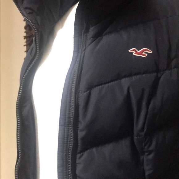 Navy Blue Lightweight Hollister Vest. - Picture 2 of 3